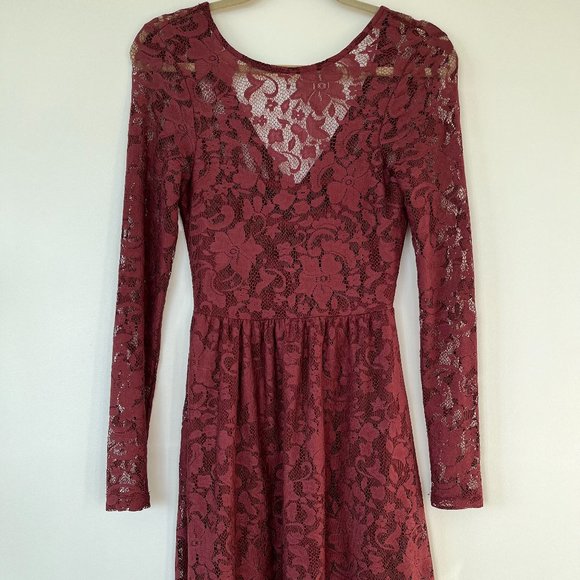 Red lace dress - Picture 1 of 5